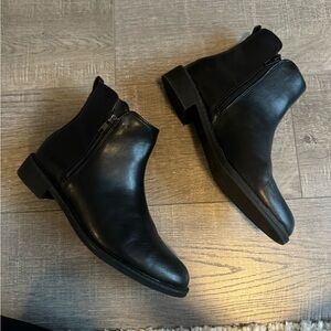 Universal Threads ankle bootie size 9